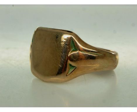 9ct gold signet ring, size R, 5.8g. UK P&amp;P Group 0 (£6+VAT for the first lot and £1+VAT for subsequent lots) 
