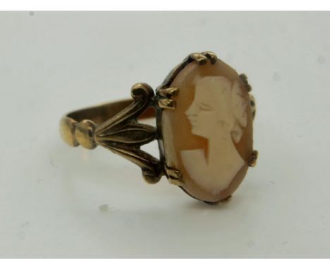 9ct gold cameo ring, size Q, 2.6g. UK P&amp;P Group 0 (£6+VAT for the first lot and £1+VAT for subsequent lots) 
