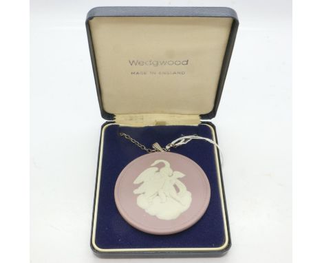 Boxed lilac Jasperware large pendant on a silver chain, depicting cherubs with a swan. UK P&amp;P Group 1 (£16+VAT for the fi
