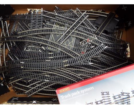 Model Railways - A good collection of modern, OO gauge twin rail track, Hornby and Bachmann, approximate weight __ Kg.