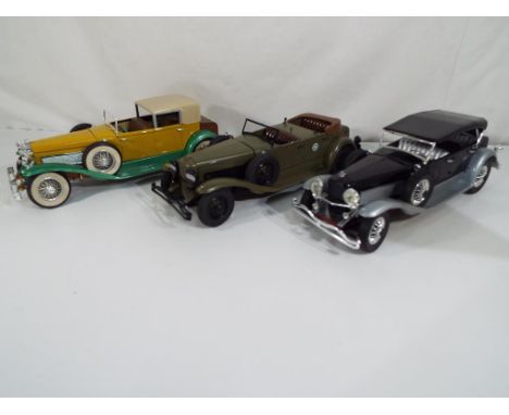 Hubley Models - 3 completed Hubley metal model kits to include a Duesenberg Town Car in green and yellow, a Duesenberg Army S