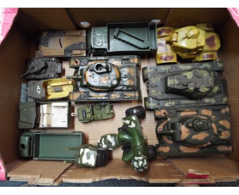 A good lot to include a quantity of military vehicles to include Marx, Tri-ang, Dinky and similar