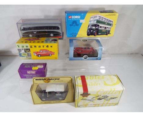 Diecast Models - A mixed lot of diecast model motor vehicles to include, a Greenline London Transport Daimler utility bus set