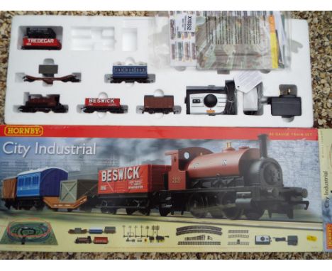Model Railways - A Hornby OO gauge train set, City Industrial, comprising 0-4-0 ST saddle tank locomotive, op no 33, 6 items 