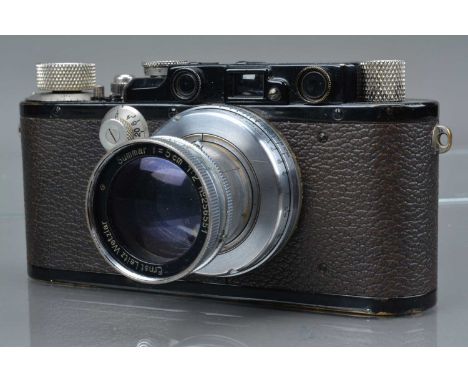 A Leitz Wetzlar Leica III Model F Rangefinder Camera, black, serial no 125450, serial no 125450, 1933, shutter working, range