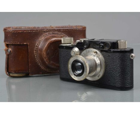 A Leitz Wetzlar Leica III Mod F Rangefinder Camera, black, serial no 132575 black, serial no 132575, 1934, shutter working, n
