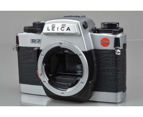 A Leica R7 SLR Camera Body, chrome, made in Germany, serial no 1925213, 1992, meter responsive, shutter working, meter respon