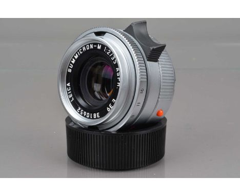 A Leica 35mm f/2 Summicron-M ASPH E39 Lens, M mount ,chrome, 11882, made in Germany, serial no 3810652, 1997, barrel VG-E, el