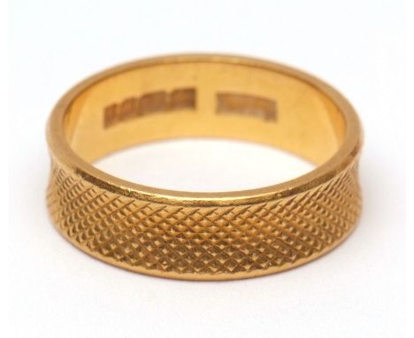 22ct gold waisted band wedding ring, engine turned engraved detail, hallmarked London 1964, finger size I, 3.8gms  