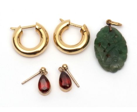 Mixed Lot: pair of hallmarked 18ct gold hoop earrings, plain polished design (2.7gms), an oval jade carved and pierced pendan