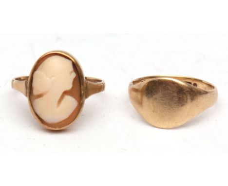 Mixed Lot: mid-20th century 9ct gold signet ring, hallmarked Birmingham 1952, 2.3gms, finger size L, together with a yellow m