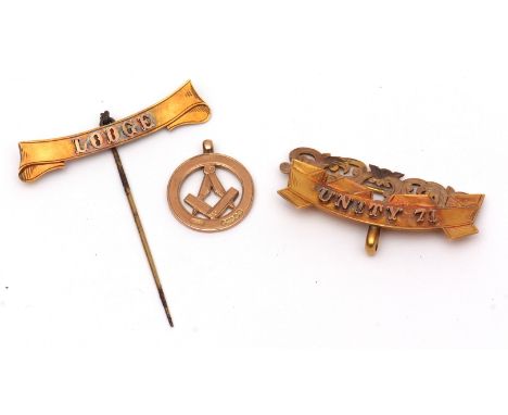 Mixed Lot: 9ct gold Masonic pendant, a compass and set square design, pin applied with the title Lodge, a similar clip applie