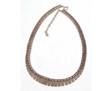 Vintage white metal fringe necklace, the curbed linked file chained covered with graduated fluted links, engine turned decora