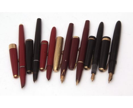 Mixed Lot: five various Parker fountain pens including 2 x "17", Slimfold, Duofold and 2 further Schaeffer examples, various 