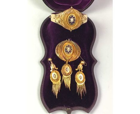 TREMENDOUS VICTORIAN ETRUSCAN REVIVAL SUITE OF JEWELLERY, comprising bangle, fringed brooch and pair of earrings, each featur