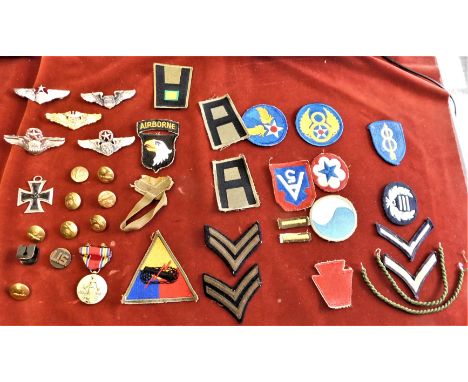 American and other Military Patches, Medals, Button mixed lot including: WWII KVH - 4th Armoured Division U.S. Army Liberatio