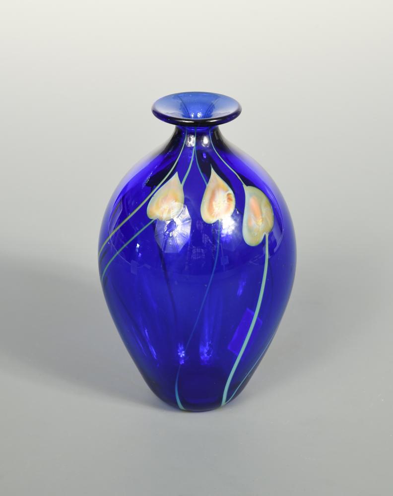 A Rochester Folk Art Guild Glass Vase 1981 The Bulbous Blue Glass Body Decorated With Swirling 8039