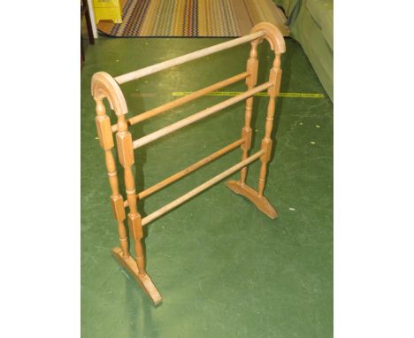 LIGHT WOOD TOWEL RAIL