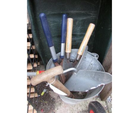 GALVANIZED BUCKET, GARDEN HAND TOOLS AND A PLASTIC WORK TRAY