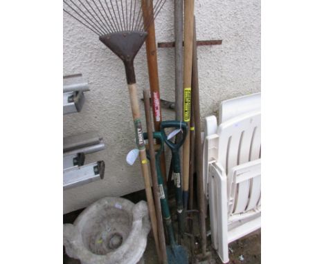 SELECTION OF LONG HANDLED GARDEN TOOLS
