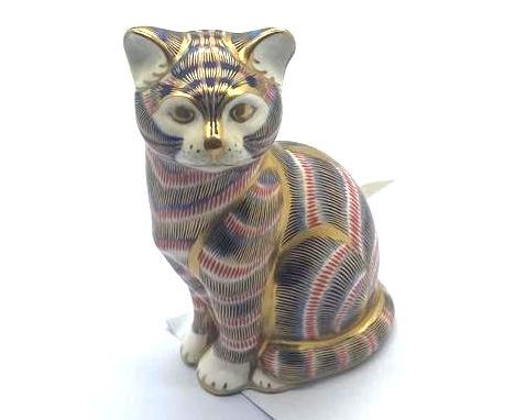 Royal Crown Derby cat, with ceramic stopper, H: 13 cm. No cracks, chips or visible restoration. P&amp;P Group 1 (£14+VAT for 