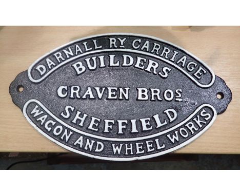 Cast iron Coach Builders sign, W: 24 cm. P&amp;P Group 1 (£14+VAT for the first lot and £1+VAT for subsequent lots) 
