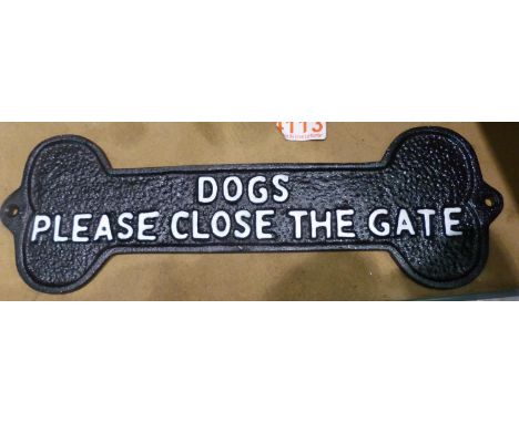 Cast iron Dogs Close The Gate sign, L: 26 cm. P&amp;P Group 1 (£14+VAT for the first lot and £1+VAT for subsequent lots) 