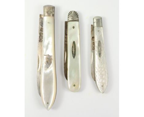 Mother of pearl fruit knife with hallmarked silver blade by Joseph Rodgers & Sons Sheffield 1902 and two similar smaller kniv