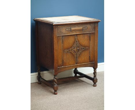Early 20th century 'Sylvaphone' oak cased gramophone, W61cm, H80cm, D51cm   Condition Report   Click here for further images,