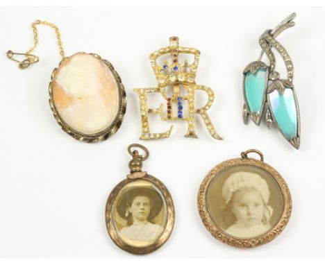 Vintage lockets, cameo and brooch   Condition Report   Click here for further images, condition, auction times & delivery cos