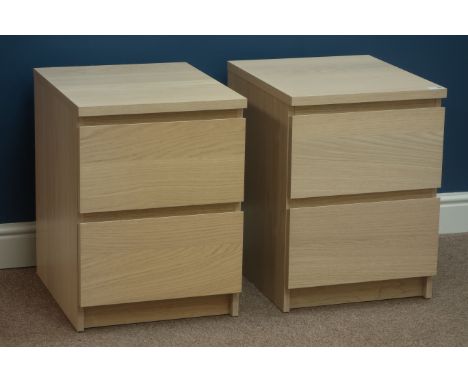 Pair light oak finish bedside chests, W41cm, H55cm, D49cm