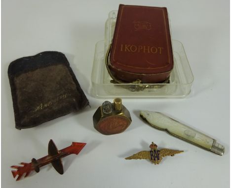 Mother of pearl and hallmarked silver fruit knife, Zeiss Ikon Ikophot light meter, RAF badge, brooch, trench art lighter etc 