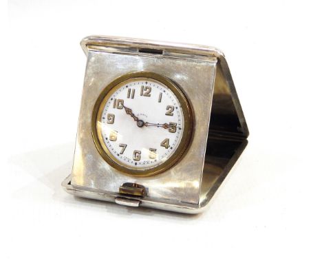 Engine-turned silver cased travelling clock, London 1930 