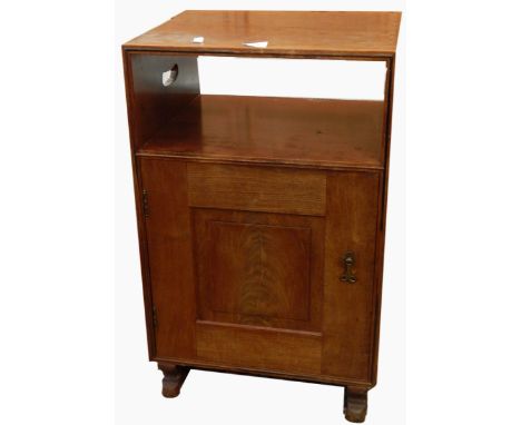 Ernest Gimson mahogany bedside cabinet, the top with visible dovetailing to the sides, single shelf above cupboard, the cupbo