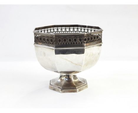 Silver pedestal bowl, Birmingham 1939, of octagonal form, the rim decorated with pierced garlands, 22cm diameter, 25oz approx