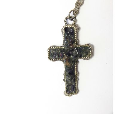 Silver-coloured cross pendant set with amethyst and other quartz, on Prince of Wales link chain 