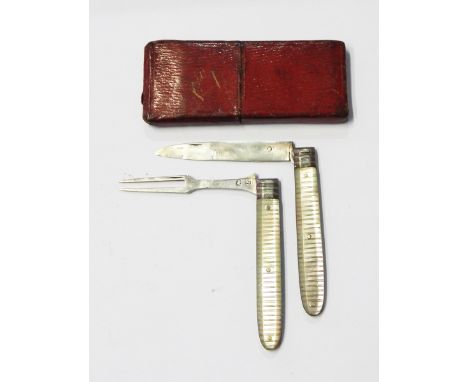 Georgian silver folding fruit knife and fork set with banded mother-of-pearl handles, in fitted red leather case 