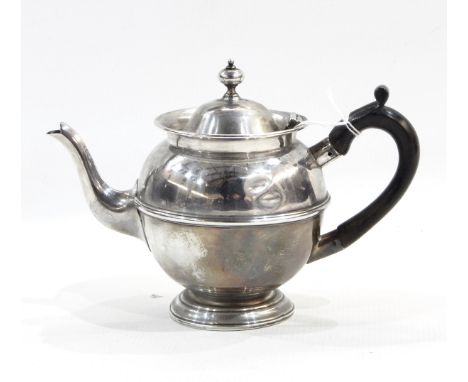 Edwardian silver bachelor's teapot, London 1900, 10oz gross 