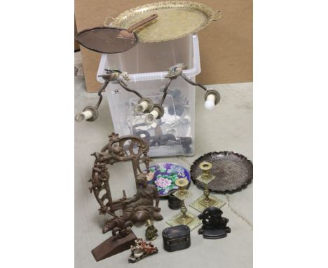 A box of mixed collectables to include twin branch wall lights, vintage tools and a quantity of brass ware. 
