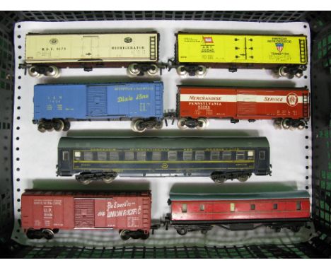 Fleischmann, HO scale Wagon-Lits bogie coach together with five American bogie freight cars with metal wheels and sliding doo