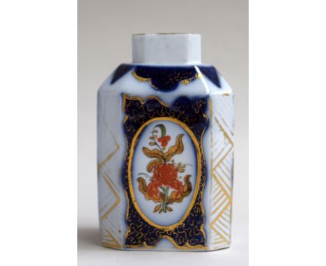 An 18th century Chinese imari tea caddy, sans lid, with a small chip to the top