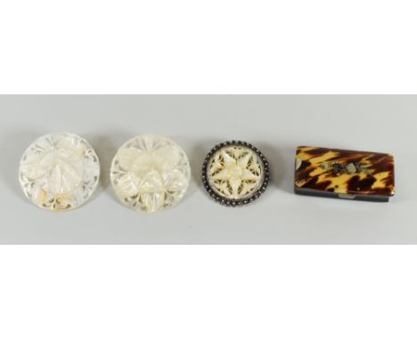 A TORTOISE SHELL & LACQUERED SNUFF BOX & THREE MOTHER-OF-PEARL BROOCHES