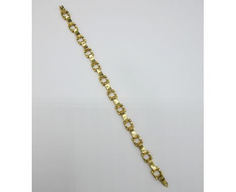 18ct yellow gold box buckle bracelet, stamped 750, L19cm, 10.56gShipping £23.00 plus vat (UK Only)