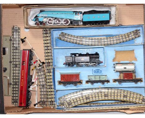 Mixed items, Hornby Dublo 3-rail tank goods set with EDL17 locomotive, 4 wagons track oval all in poor box (FG-BP), TPO coach