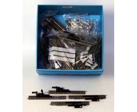 Quantity of Fleischmann N gauge track, 2x three-way points, 2x large radius curved points, double slip point, 8x LH and RH po