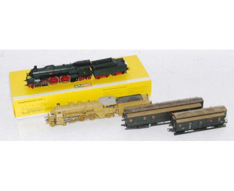 Tray containing Brawa 4-4-4 engine and tender green with two matching mail coaches (G) and a sand coloured 4-6-2 engine and t
