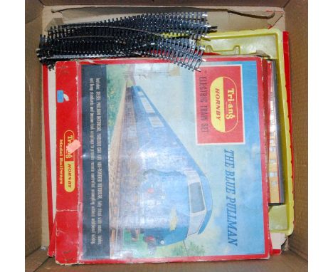 Various train set items, Lima LNER green tank engine, two BR red/cream corridor coaches, track circle all in damaged box (F),