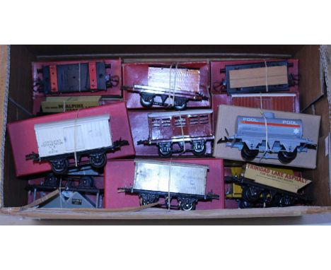 Large tray containing 16 Hornby 4-wheel wagons mainly post war: 2x grey hopper; 3x NE refrigerator; 3x Trinidad Lake Asphalt;