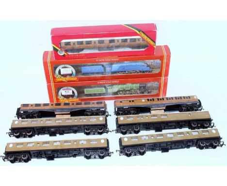 Hornby R322 LNER lined green 'Flying Scotsman' engine and tender, loco drive version (M-BM), R372 LNER blue class A4 'Seagull