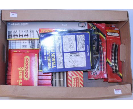Large tray containing Triang and Hornby track and points, series 3, Super 4 series 6 and later noted many items boxed and pac